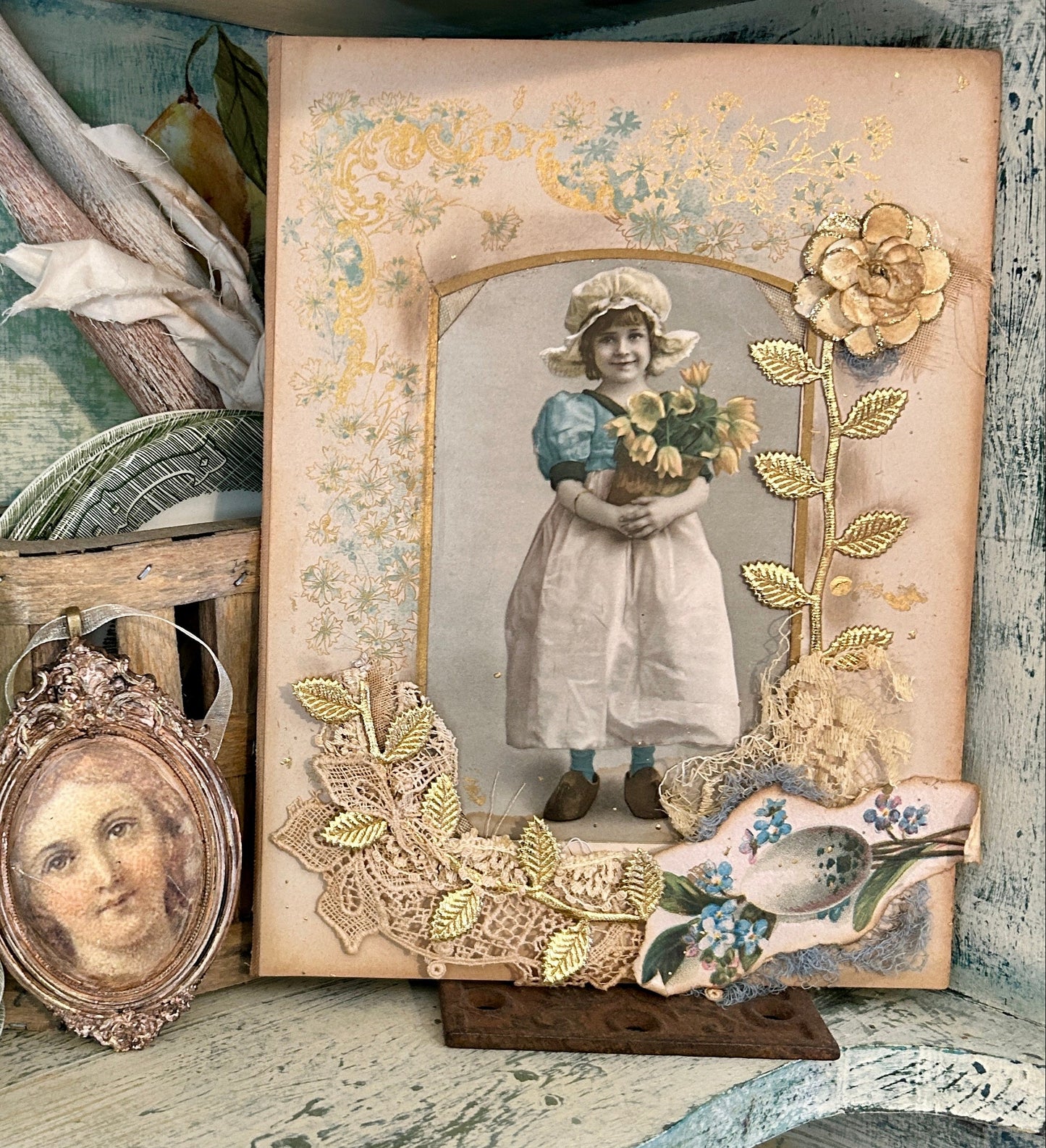 Little Dutch Girl w/ Flowers