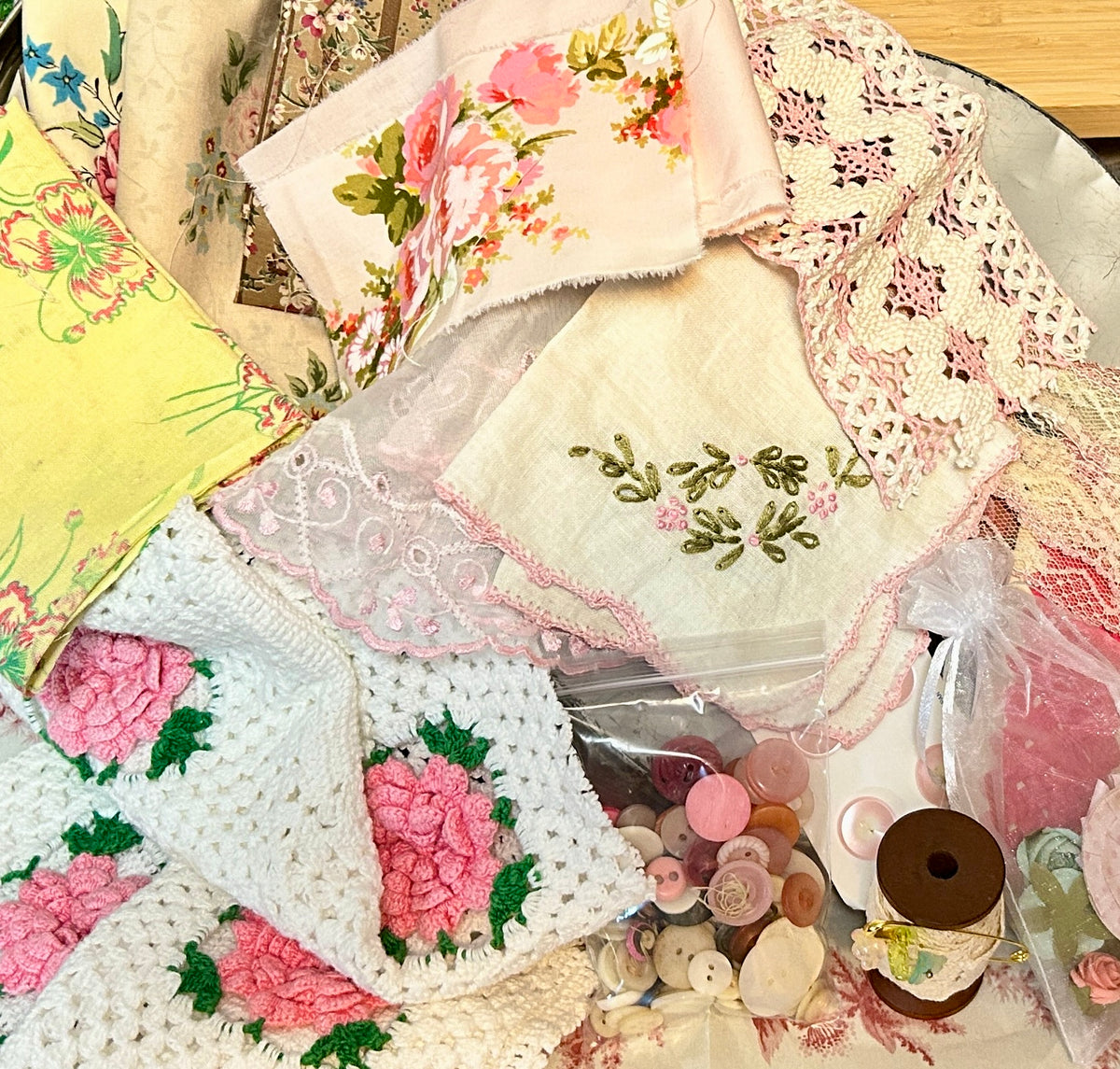 Pink Rose bundle Tin