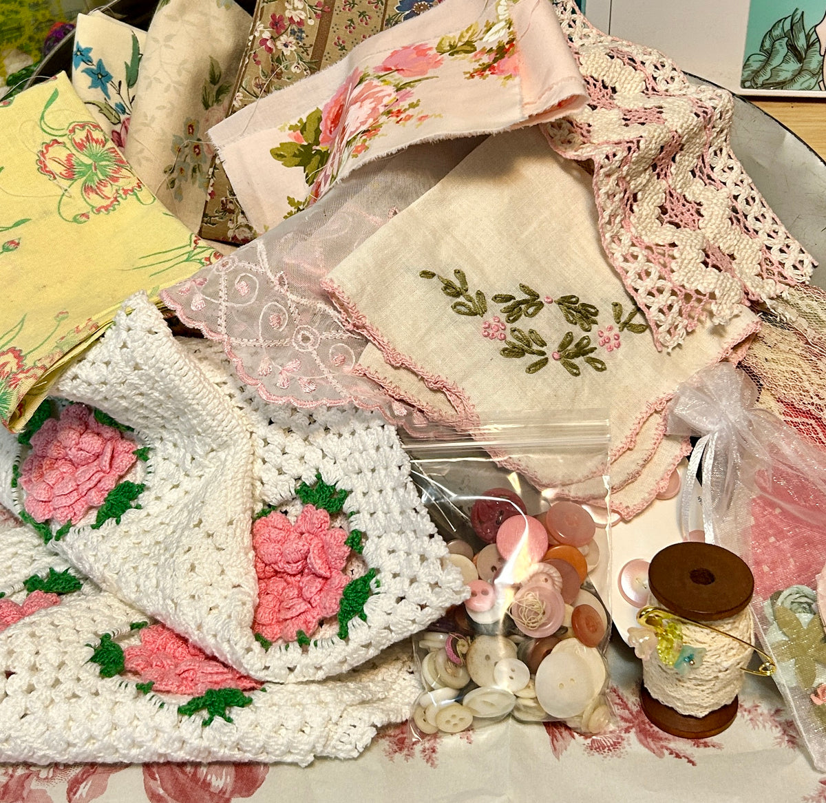 Pink Rose bundle Tin