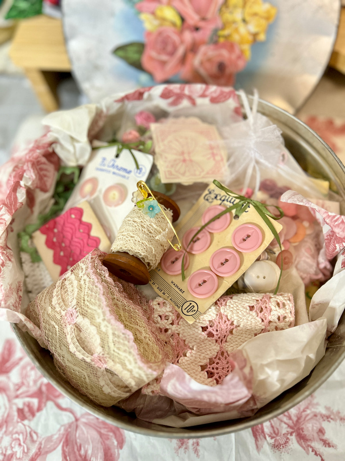 Pink Rose bundle Tin